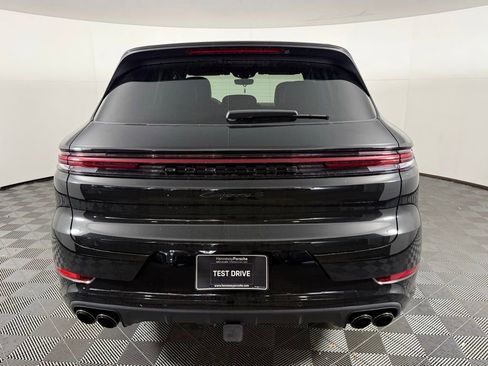 Certified 2025 Porsche Cayenne S image 6