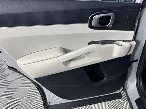 Used 2025 Kia Sorento S image 24