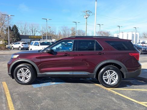 Used 2022 Ford Explorer XLT w/ Equipment Group 202A image 6