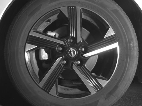 Used 2025 Nissan Sentra SV FWD image 12