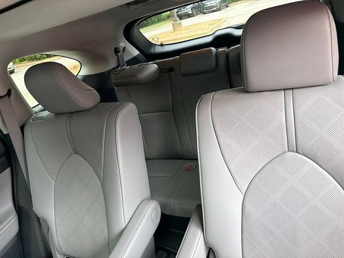 Used 2021 Toyota Highlander Platinum FWD image 10