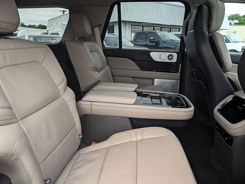 Used 2022 Lincoln Navigator Reserve AWD/4WD image 30