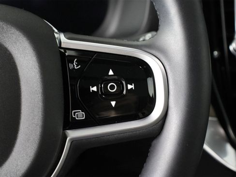 Certified 2025 Volvo XC90 B6 Ultra image 11