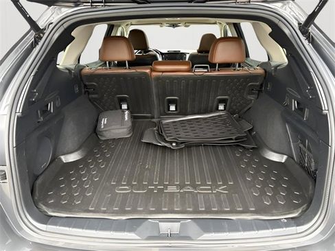 Used 2022 Subaru Outback Touring w/ Popular Package #2 image 11