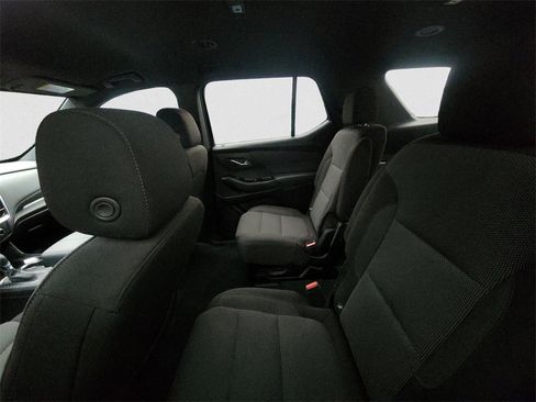 Used 2023 Chevrolet Traverse LT image 8
