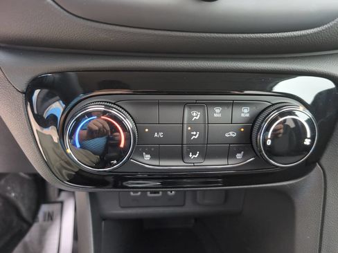 Used 2022 Buick Encore GX Preferred w/ Cold Weather Comfort Package AWD/4WD image 20