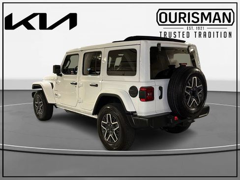 Used 2024 Jeep Wrangler Unlimited Sahara AWD/4WD image 3