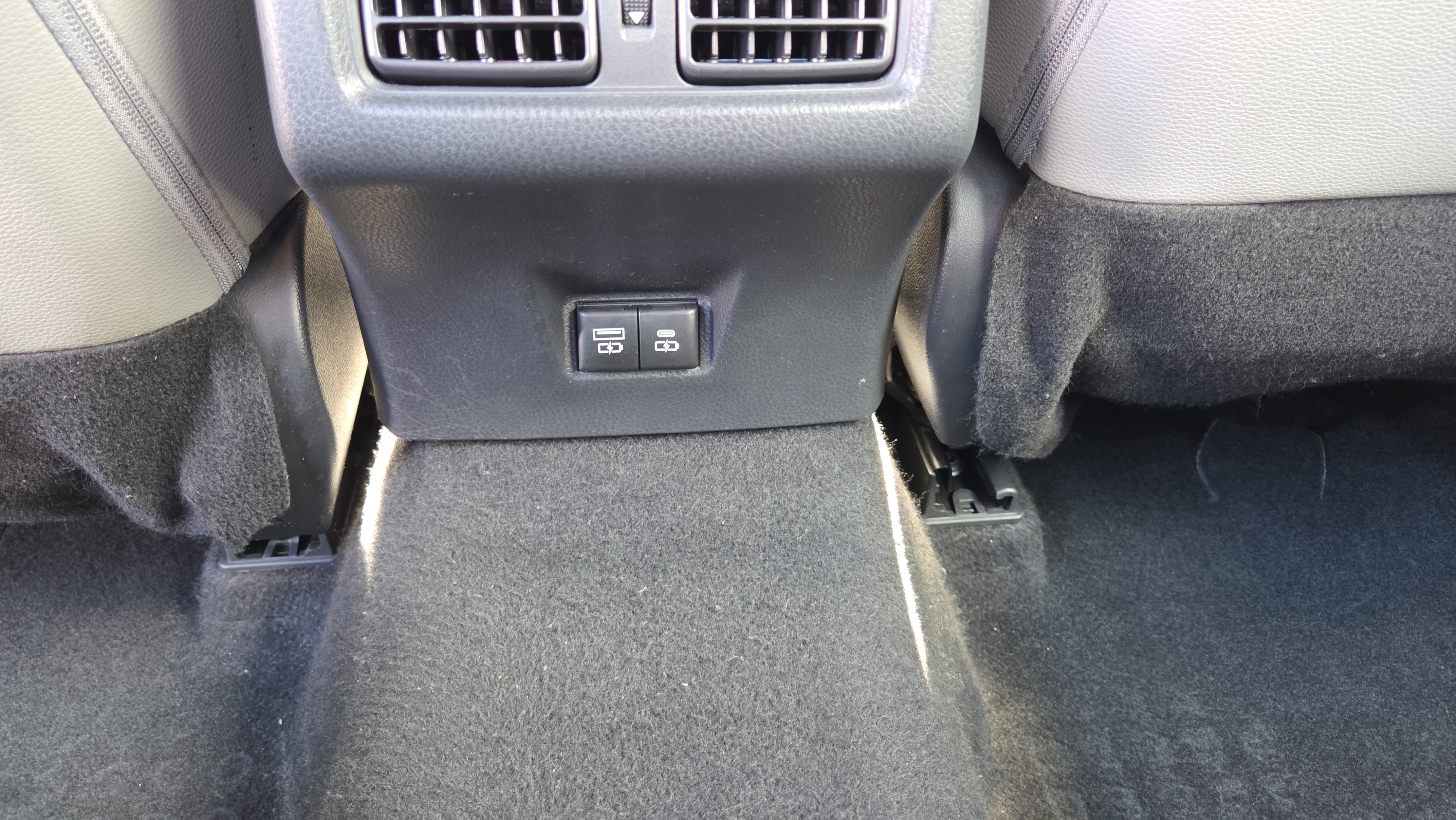 Certified 2025 Toyota Camry SE FWD image 11