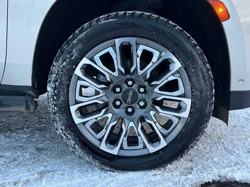 Used 2024 GMC Yukon XL Denali Ultimate image 9