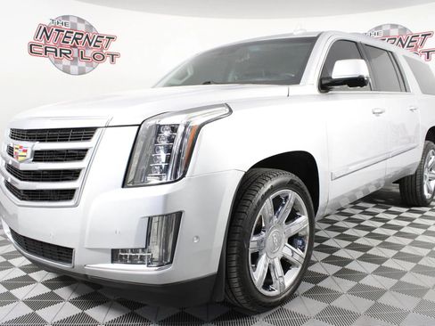 Used 2020 Cadillac Escalade ESV Luxury AWD/4WD image 3