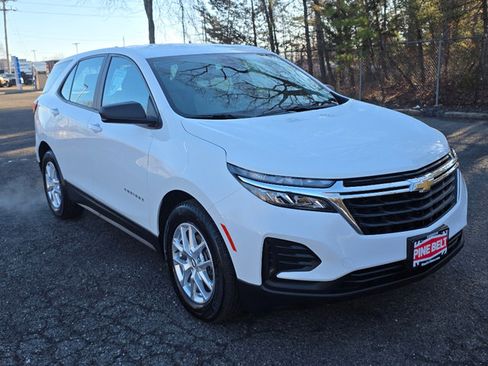 Used 2022 Chevrolet Equinox LS image 9