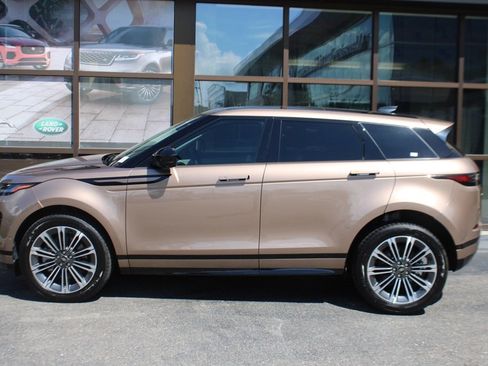 Used 2024 Land Rover Range Rover Evoque Dynamic SE image 2