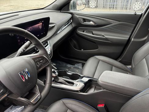 Used 2025 Buick Envista Sport Touring image 41