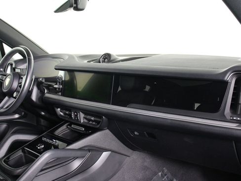 Certified 2024 Porsche Cayenne AWD/4WD image 24