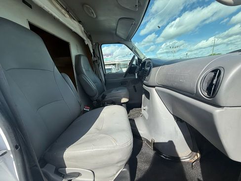 Used 2006 Ford E-350 and Econoline 350 Super Duty image 21