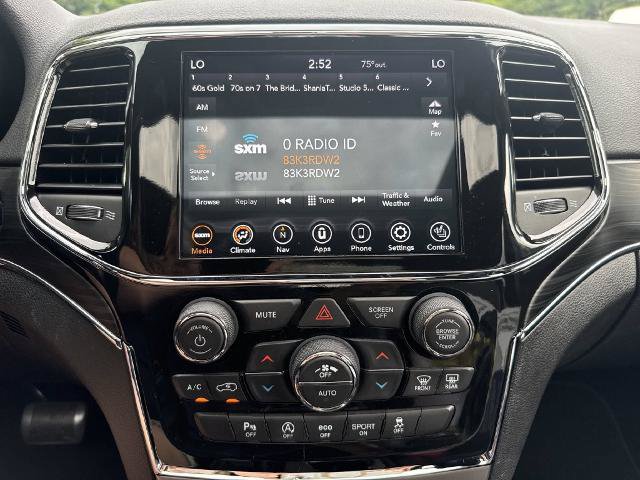 Used 2021 Jeep Grand Cherokee Limited w/ Premium Lighting Group AWD/4WD image 16