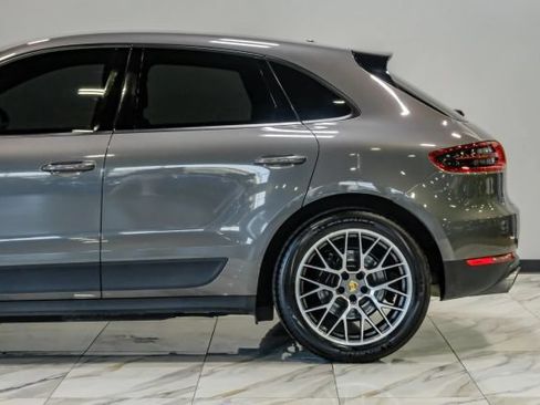 Used 2018 Porsche Macan Sport Edition AWD/4WD image 19