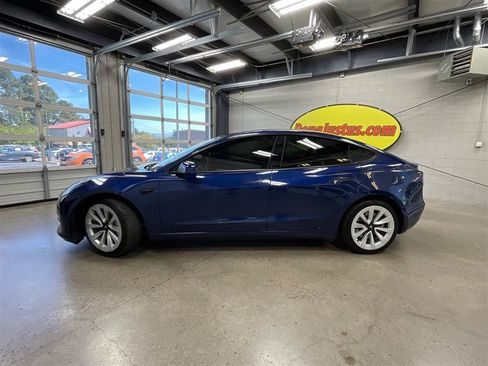 Used 2023 Tesla Model 3 Standard Range RWD image 2