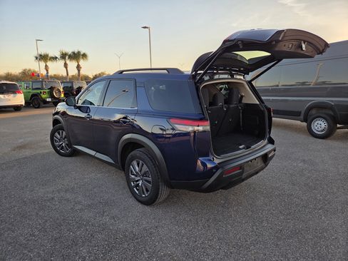 Used 2025 Nissan Pathfinder SV image 24