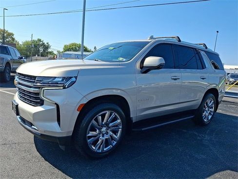 Used 2021 Chevrolet Tahoe LT w/ Luxury Package image 3