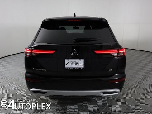 Used 2023 Mitsubishi Outlander SE image 7