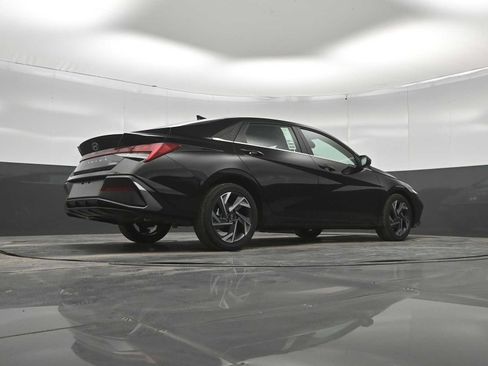 New 2026 Hyundai Elantra Limited FWD image 39
