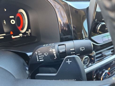 Used 2022 Nissan Pathfinder Platinum w/ Cargo Package image 26