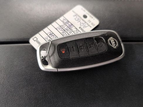 Used 2025 Nissan Rogue SV AWD/4WD image 26