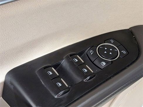 Used 2019 Lincoln Nautilus Select image 15