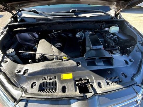 Used 2017 Toyota Highlander Limited Platinum image 9