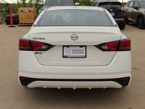 Certified 2025 Nissan Altima 2.5 SV FWD image 3