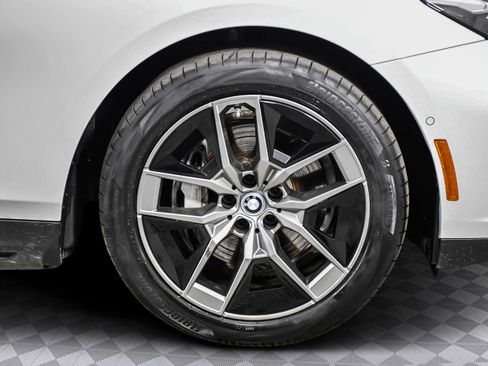 Used 2025 BMW i5 eDrive40i image 31