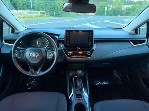 Used 2020 Toyota Corolla LE FWD image 19