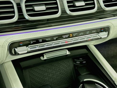 Used 2024 Mercedes-Benz Maybach GLS 600 4MATIC image 17