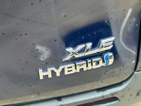 Used 2023 Toyota Sienna XLE w/ XLE Plus Package AWD/4WD image 14