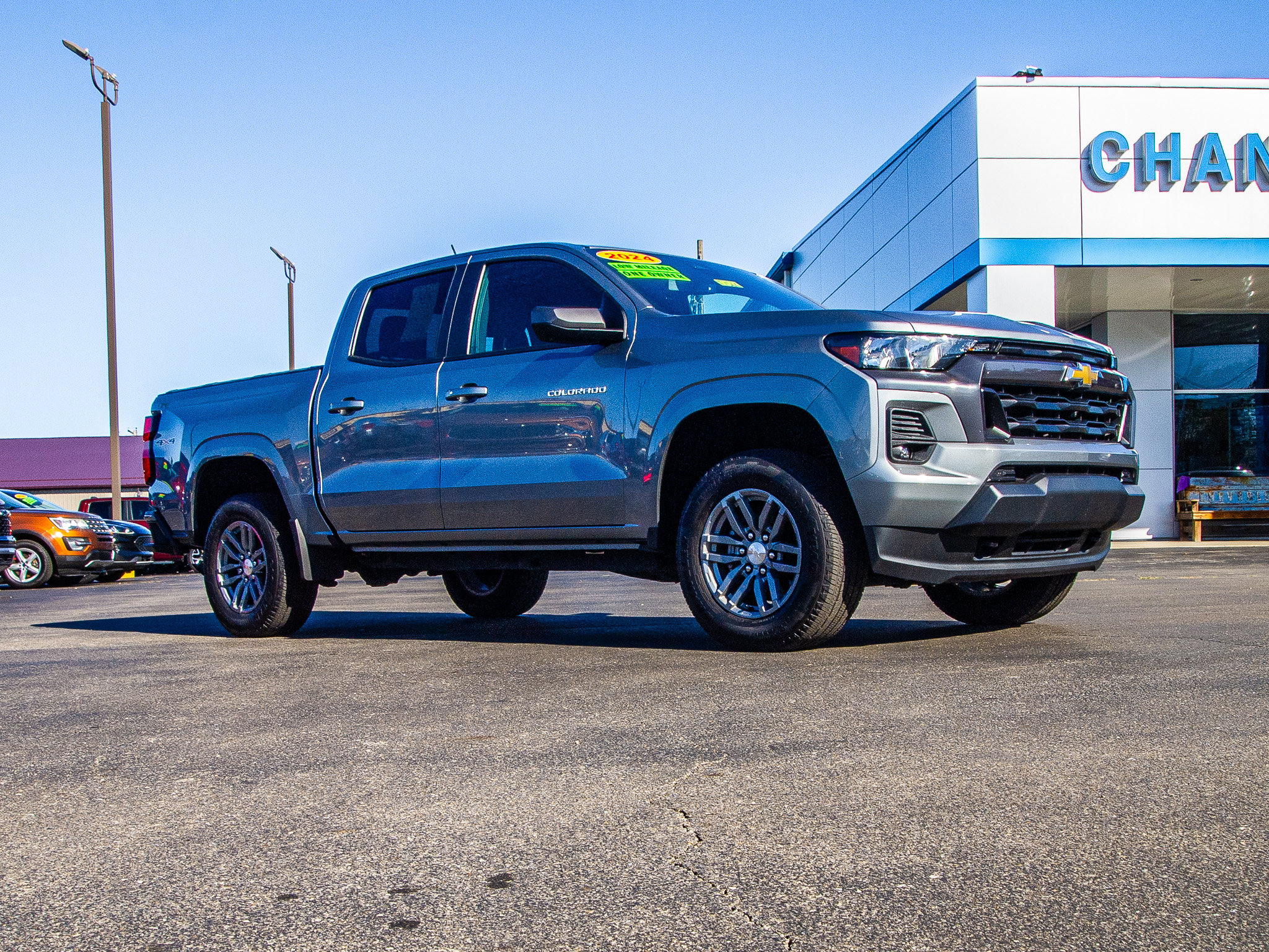 Used 2024 Chevrolet Colorado LT w/ LT Convenience Package II AWD/4WD image 9