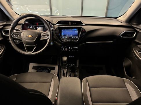 Used 2023 Chevrolet TrailBlazer LT w/ Convenience Package FWD image 9
