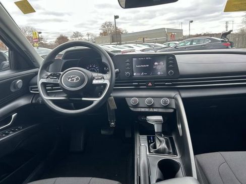 Used 2023 Hyundai Elantra SE w/ Cargo Package image 16