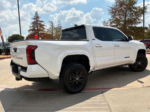 Used 2025 Toyota Tacoma SR5 AWD/4WD image 6