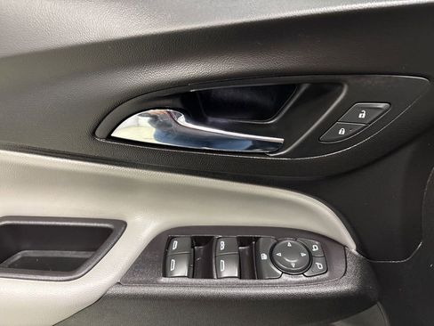 Used 2020 Chevrolet Equinox LS w/ LS Convenience Package FWD image 14