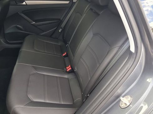 Certified 2022 Volkswagen Passat 2.0T SE FWD image 15