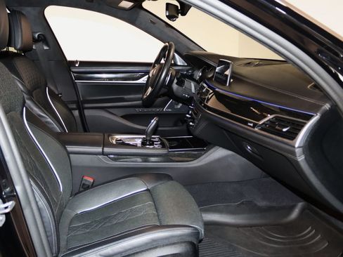 Used 2019 BMW 750i RWD image 64