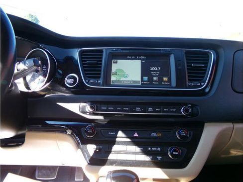 Used 2015 Kia Sedona SX image 22