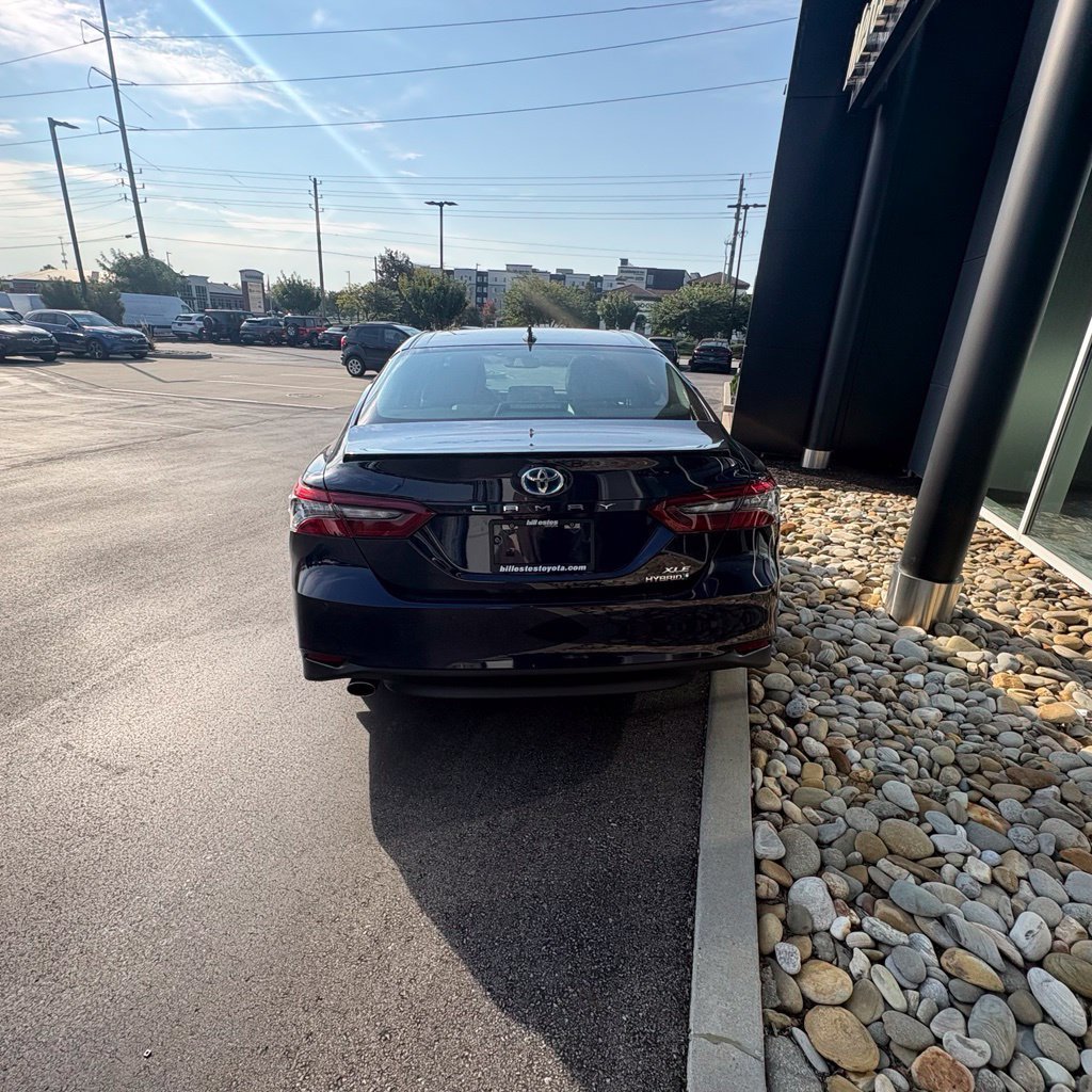 Used 2021 Toyota Camry XLE w/ Navigation Upgrade Package FWD image 8