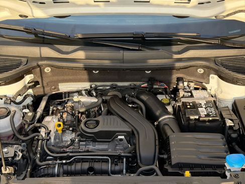 Used 2025 Volkswagen Taos SE image 15