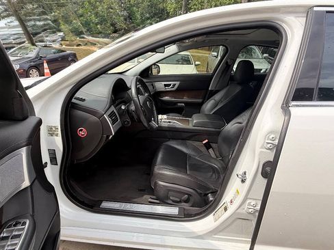 Used 2013 Jaguar XF RWD image 41
