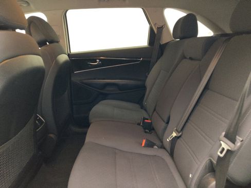 Used 2016 Kia Sorento FWD image 18
