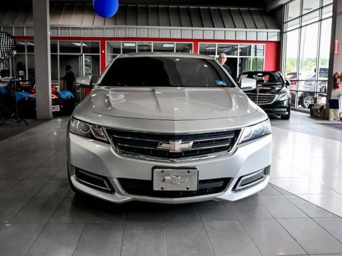 Used 2019 Chevrolet Impala LT FWD image 2
