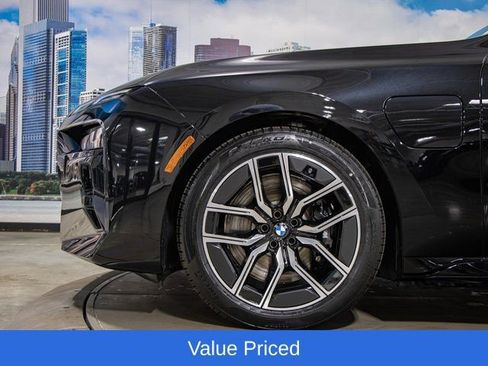 Used 2025 BMW 750e xDrive w/ Premium Package AWD/4WD image 7