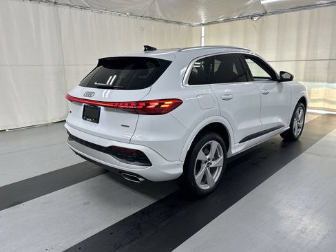 Used 2025 Audi Q5 Premium Plus w/ Premium Plus AWD/4WD image 2